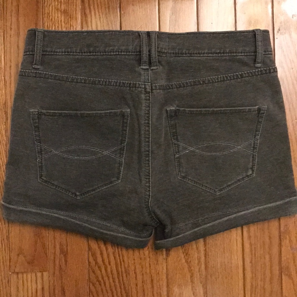 A&F High-Waisted Shorts - Picture 3 of 3